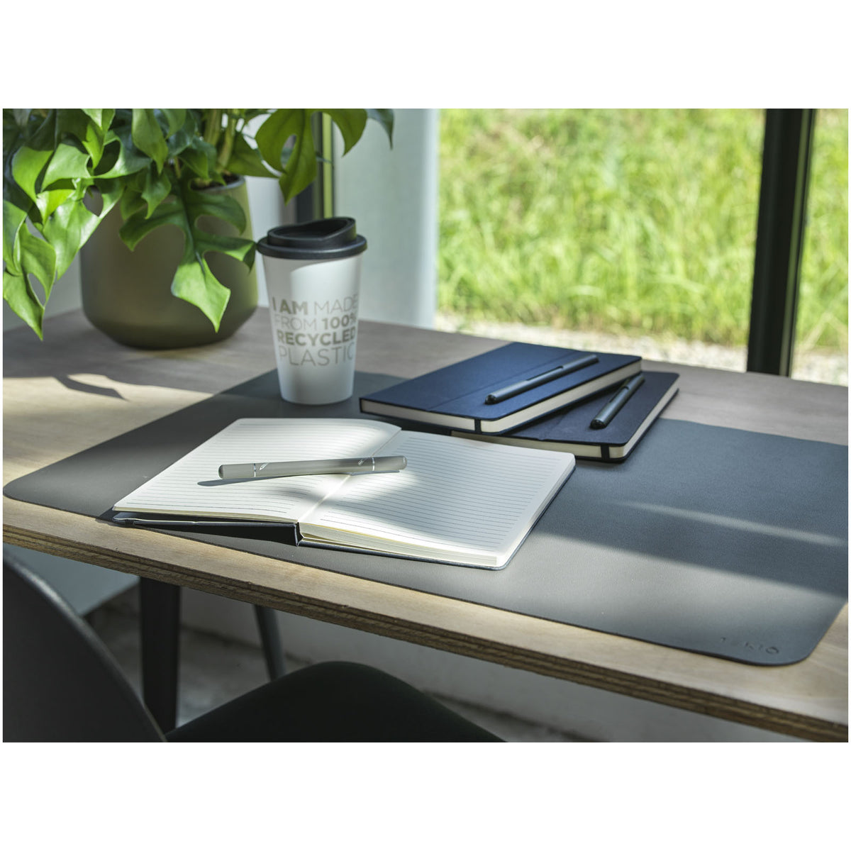 Skribo set med kulspetspenna och anteckningsbok