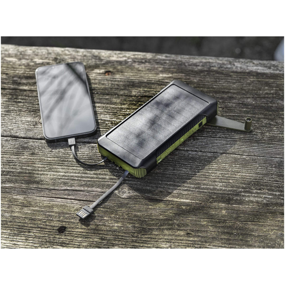 Soldy 10 000 mAh powerbank med soldynamo av RCS-återvunnen plast