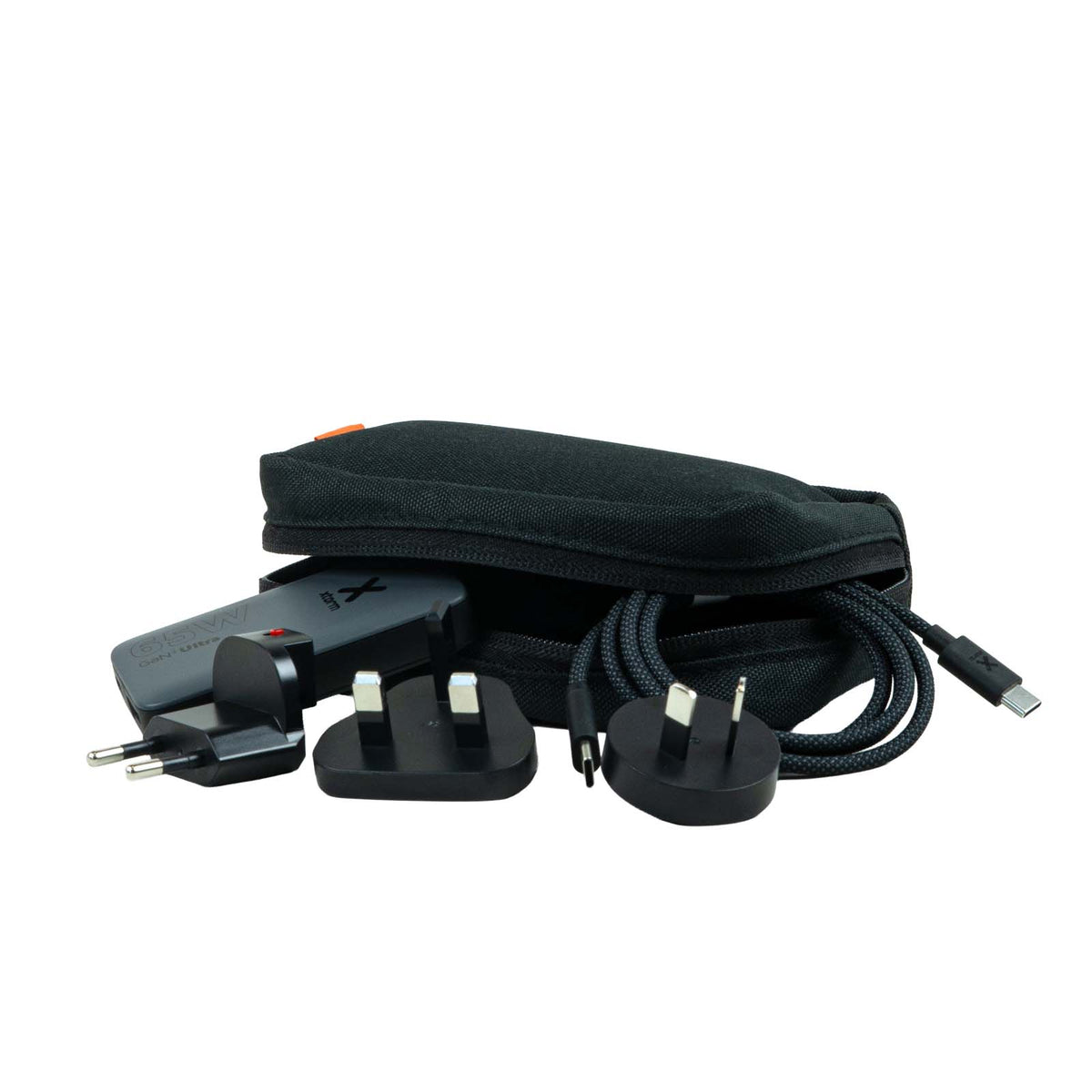 Xtorm 65 W snabbladdare set med kabel och resefodral för resor