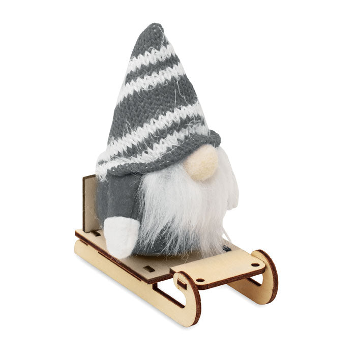 Tomte på träsläde