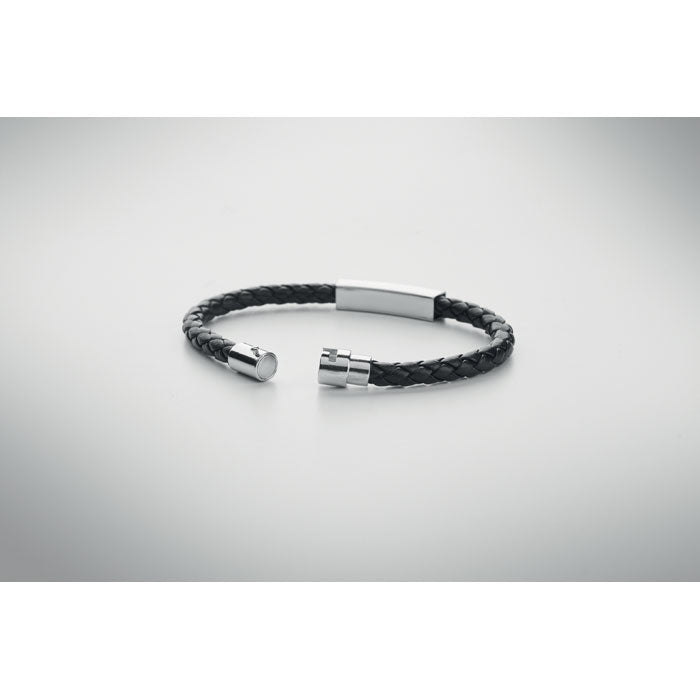 Armband i flätat konstläder